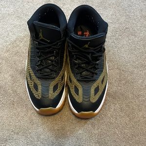 Jordan 11 low ie croc